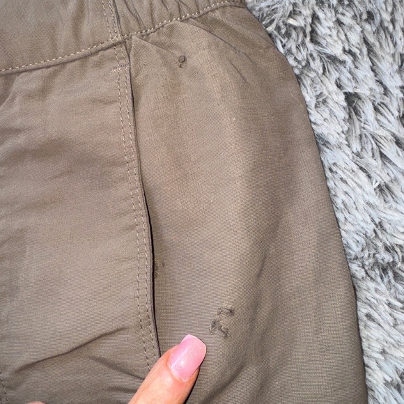 The North Face Greenish/Brown Cargo Adventure Shorts with an adjustable belt - Picture 3 of 4